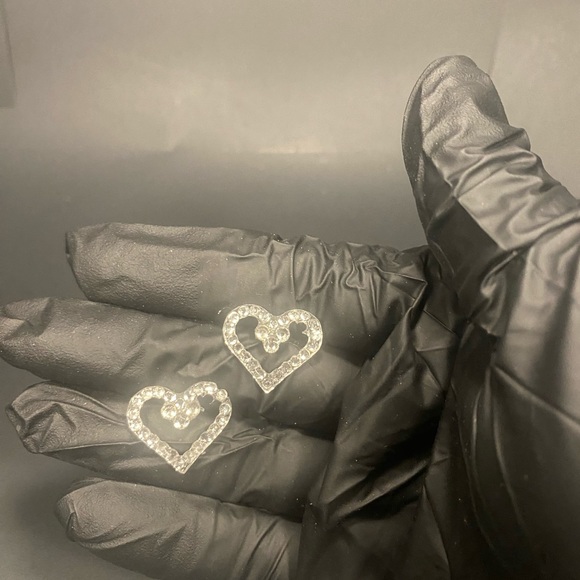 They are resin and rhinestone inspired heart shape earrings lightweight and fun - Picture 2 of 3